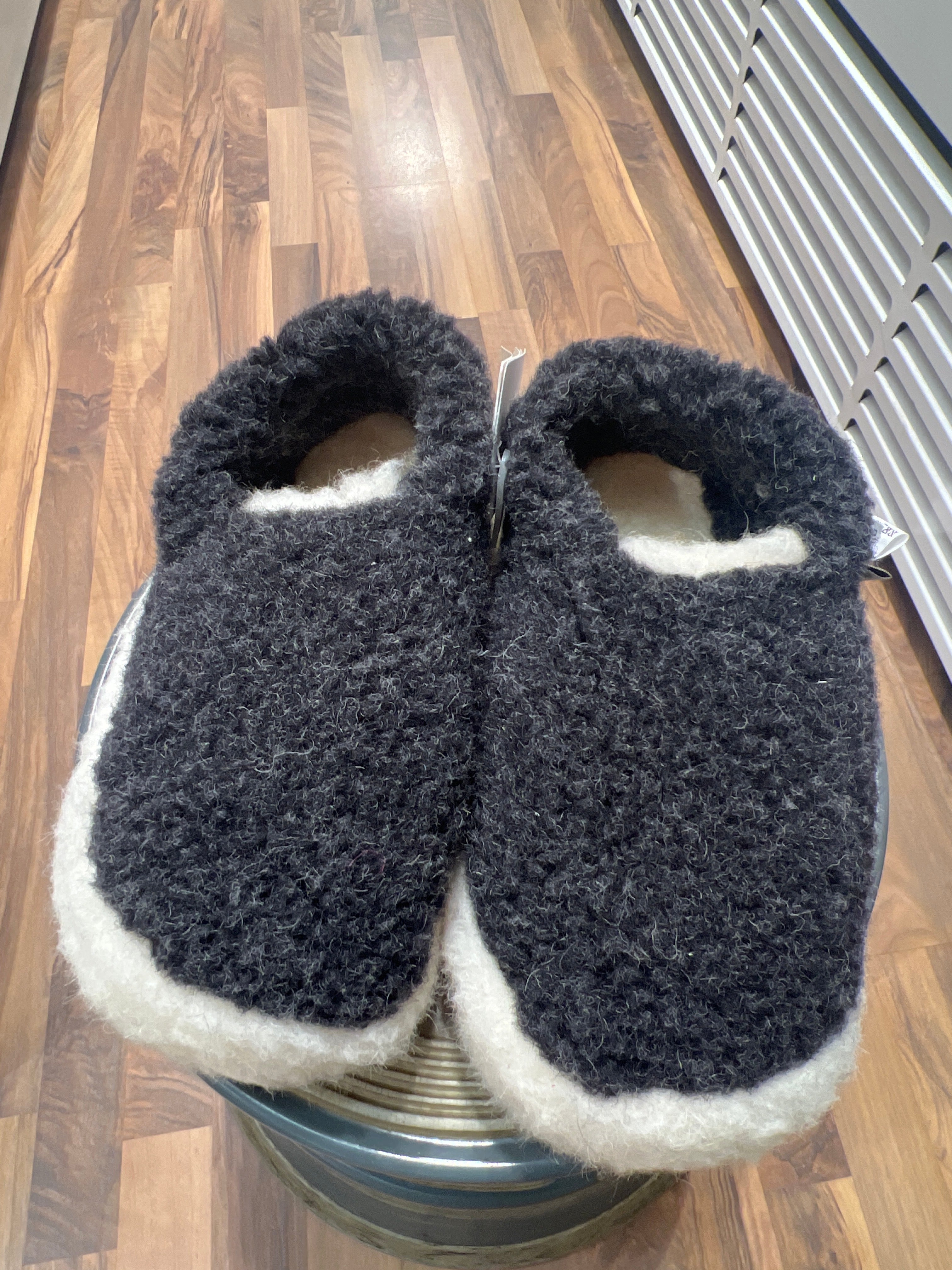 Lampaanvillatossut Siberian Musta