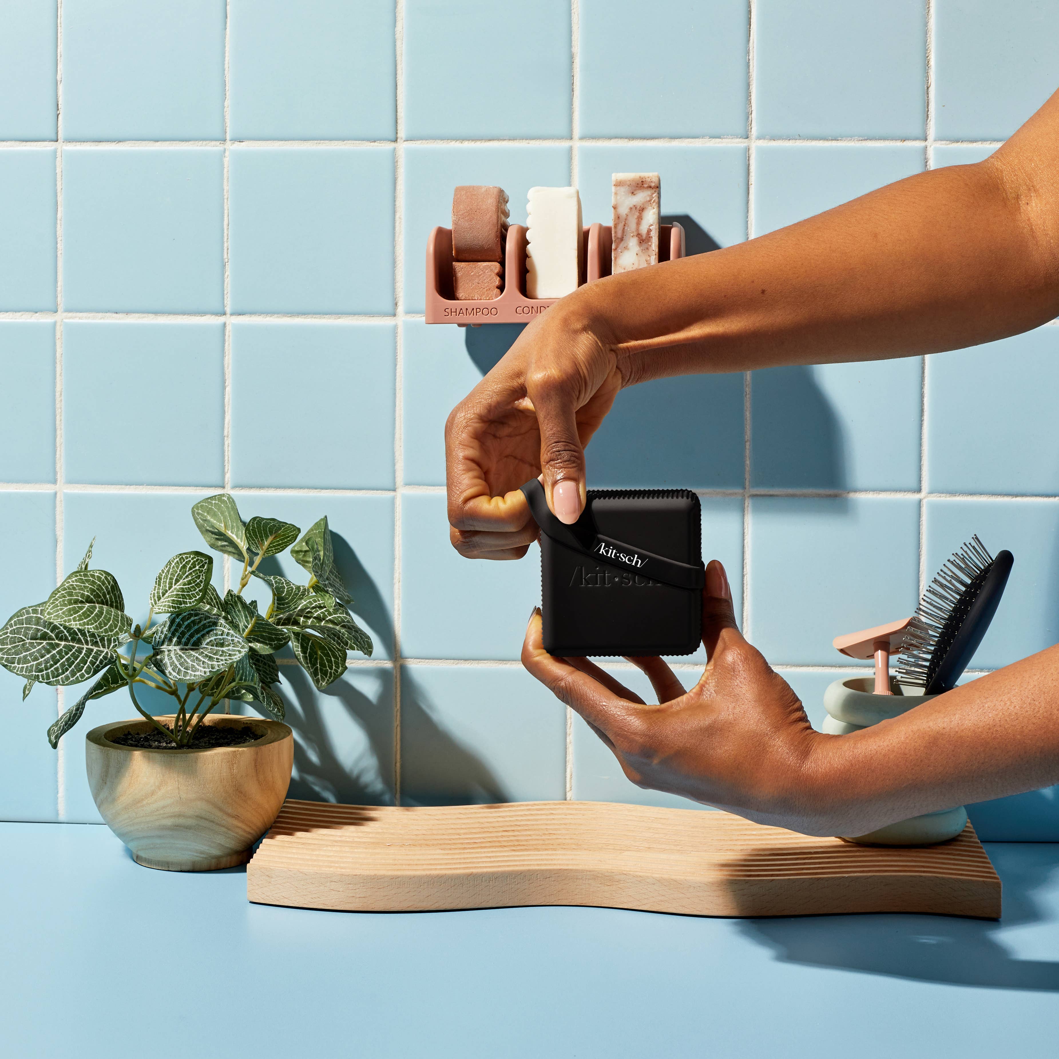 Kitsch matkarasia - musta