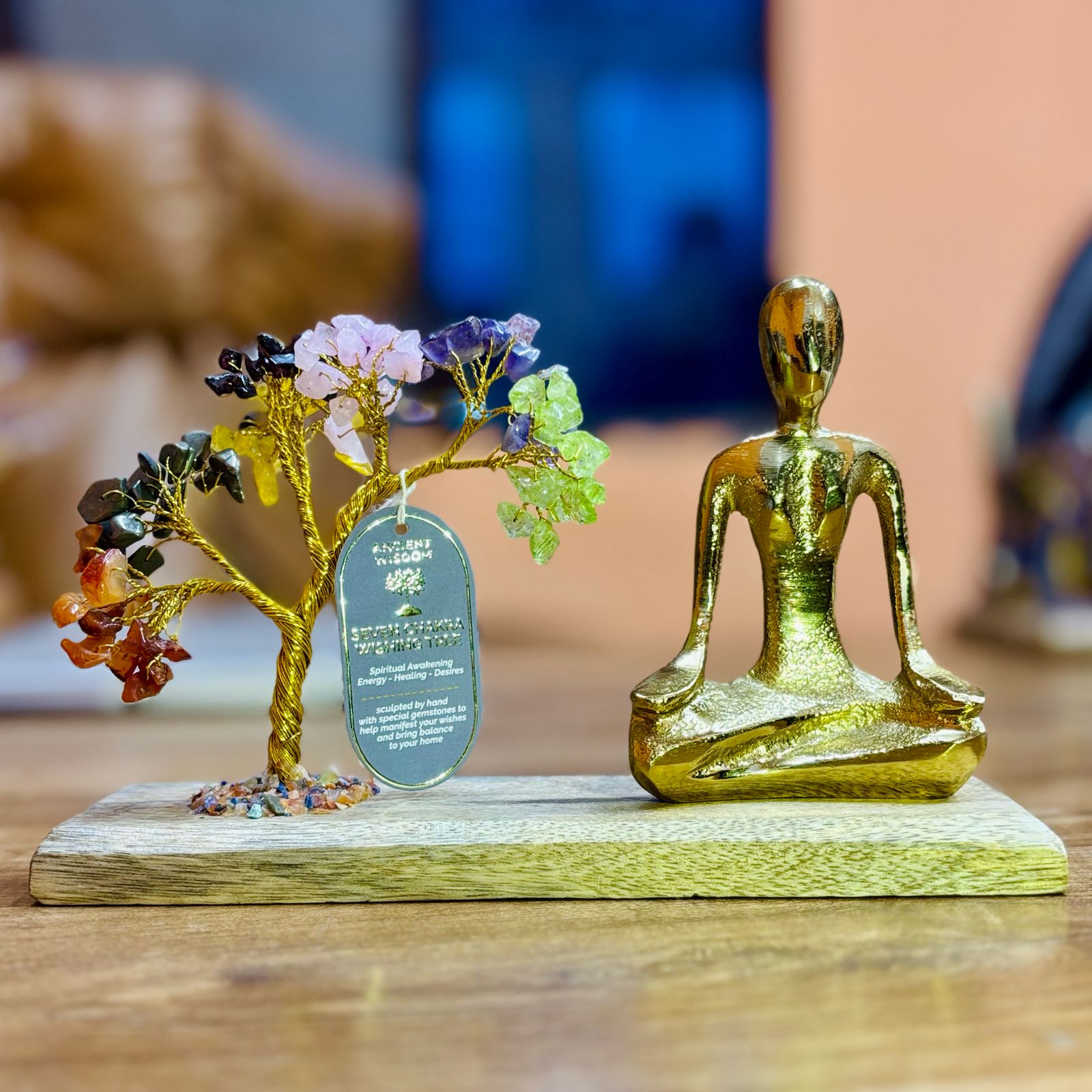 Chakra- kristallipuu & Golden Mudra Joogafiguuri