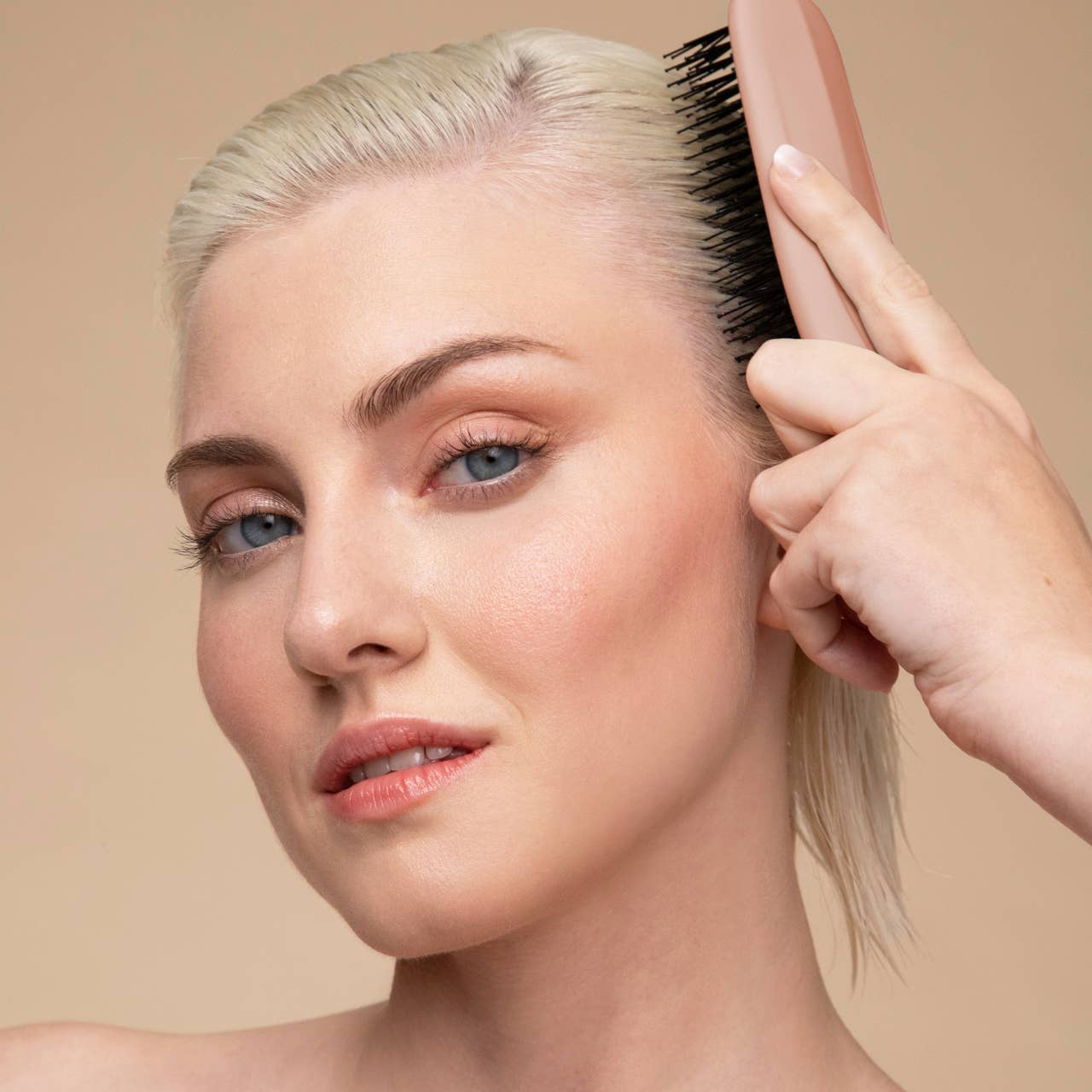 Scalp Renewal Brush in Terracotta
