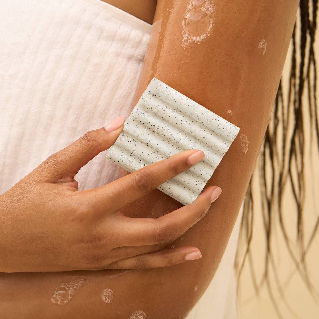 Kitsch Jojoba Bead Exfoliating Body Wash Bar - Kuoriva palasaippua