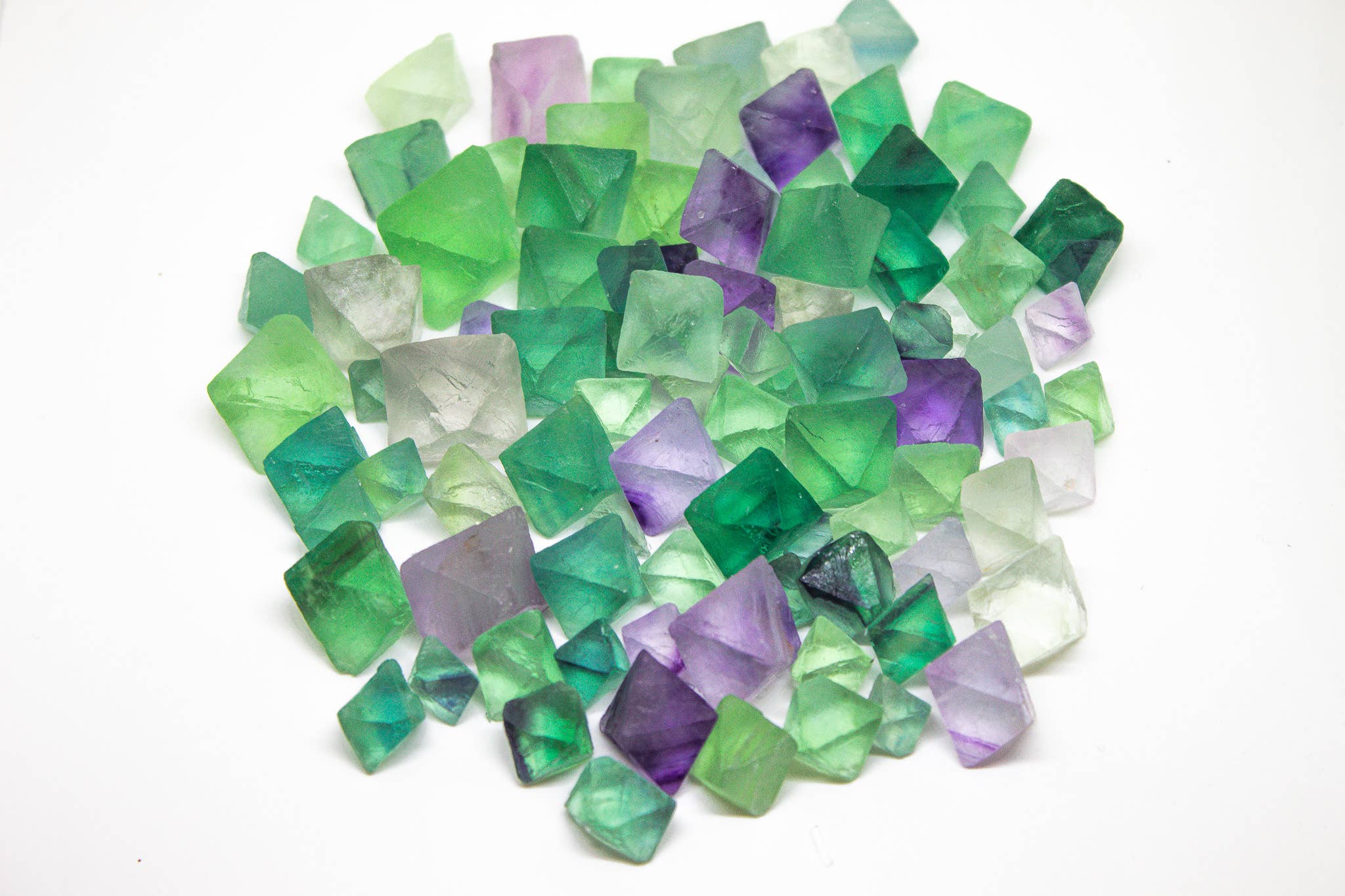 Rainbow Fluoriitti - oktaedri (7-25mm)