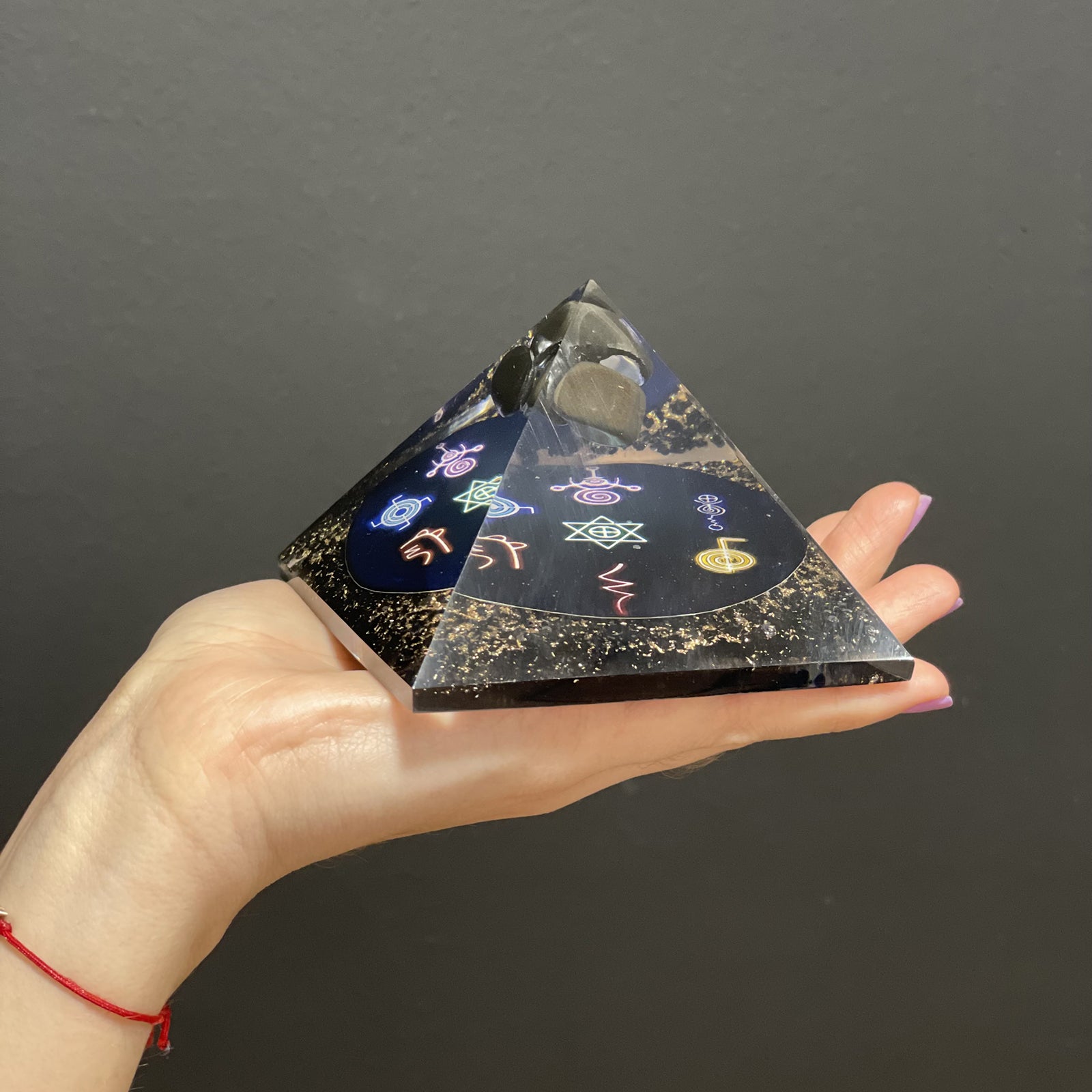 Orgoniitti Pyramidi Midnight Reiki 90mm