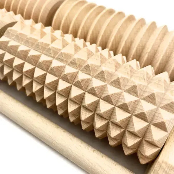 Akito Puinen Jalkahieroja