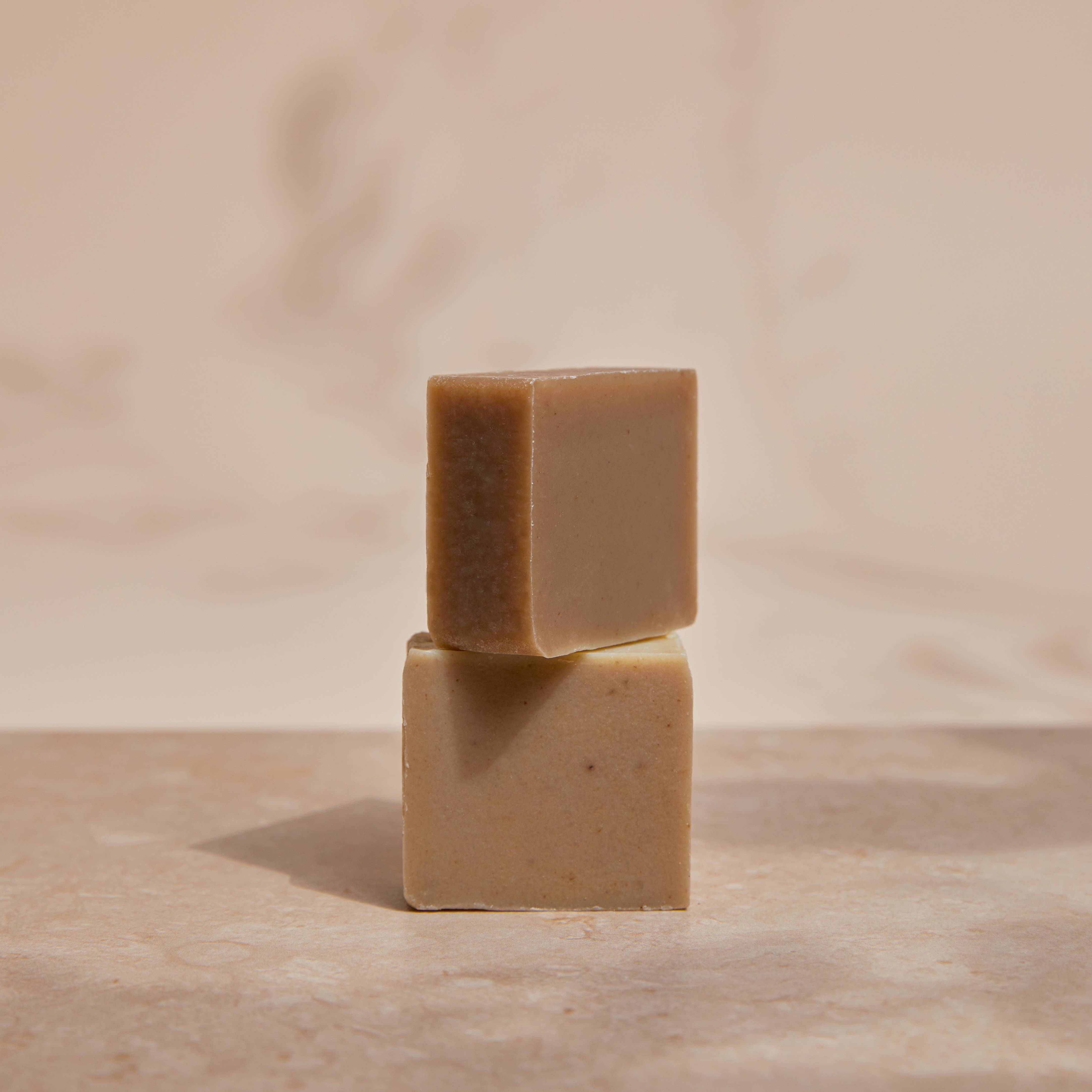 Apeiron Foot & Callus Scrub Soap 100g - kuoriva saippua jaloille