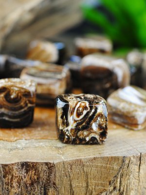 Rumpuhiottu Suklaa kalsiitti 2-3,5cm