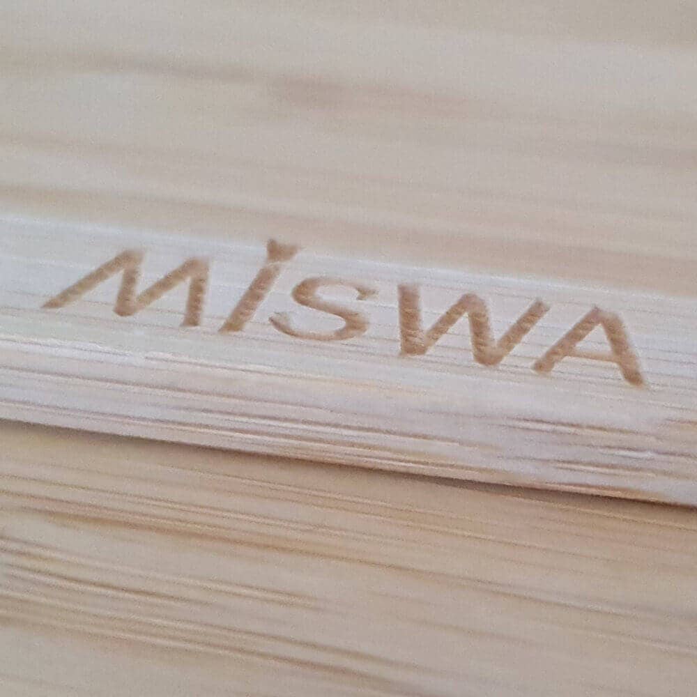 Miswa Bambu-hammasharja, medium