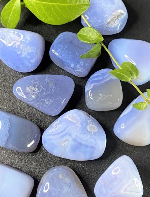 Rumpuhiottu Sininen Kalsedoni  2-4cm