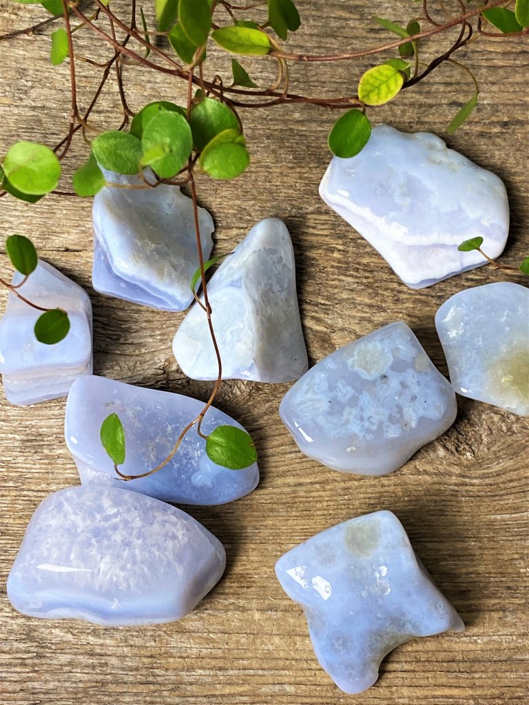 Rumpuhiottu Sininen Kalsedoni  2-4cm